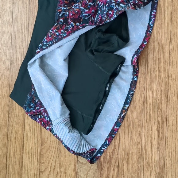 Lululemon Skort Size 10 - Picture 3 of 4